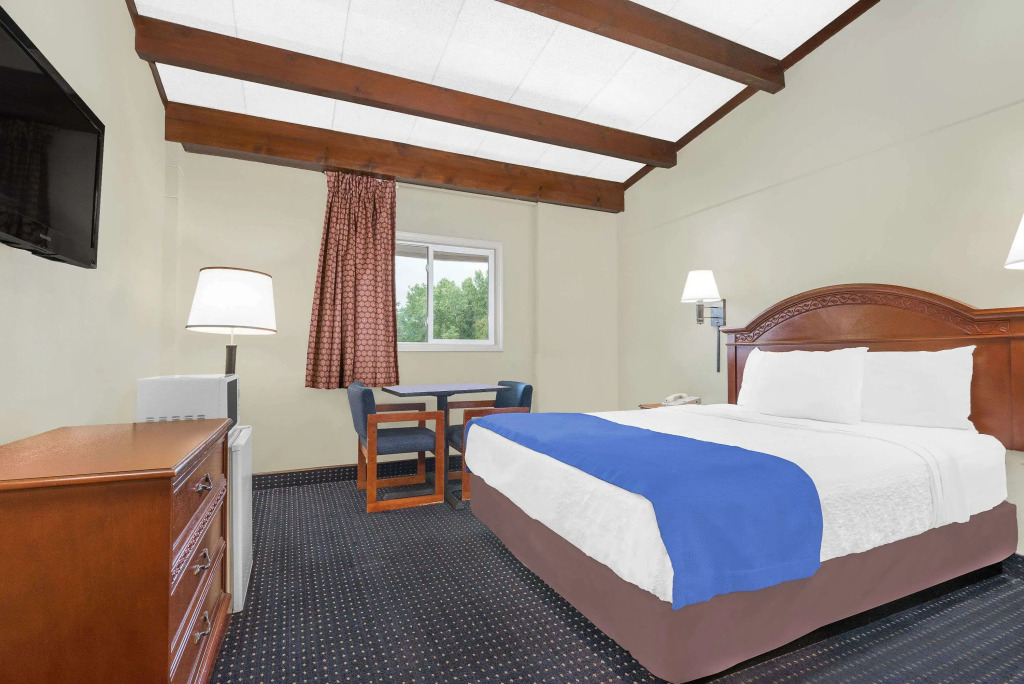Travelodge by Wyndham Lima OH