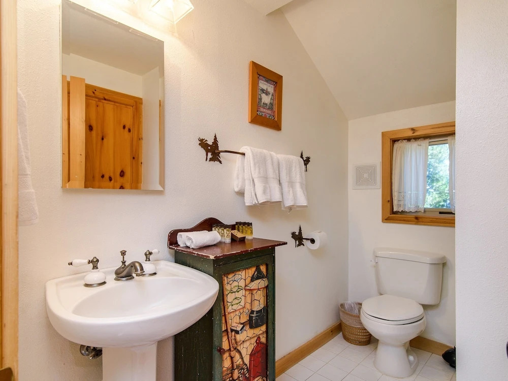 True Tahoe – Classic Cabin - 4 Br cabin by RedAwning