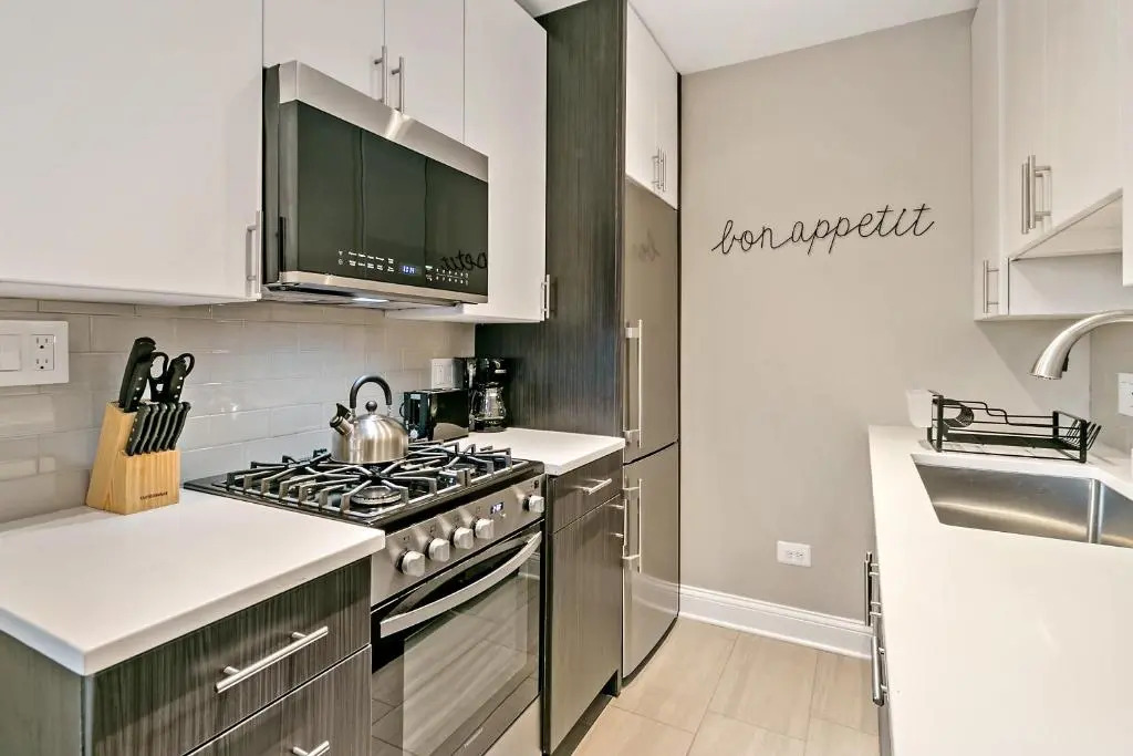 Fun Location Studio Apt near Boystown Best Price! OD8