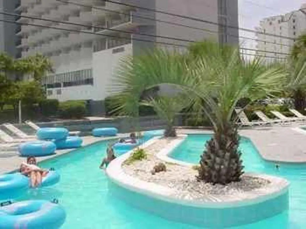 Blue Water Beachfront Condo 2 Mi to SkyWheel!