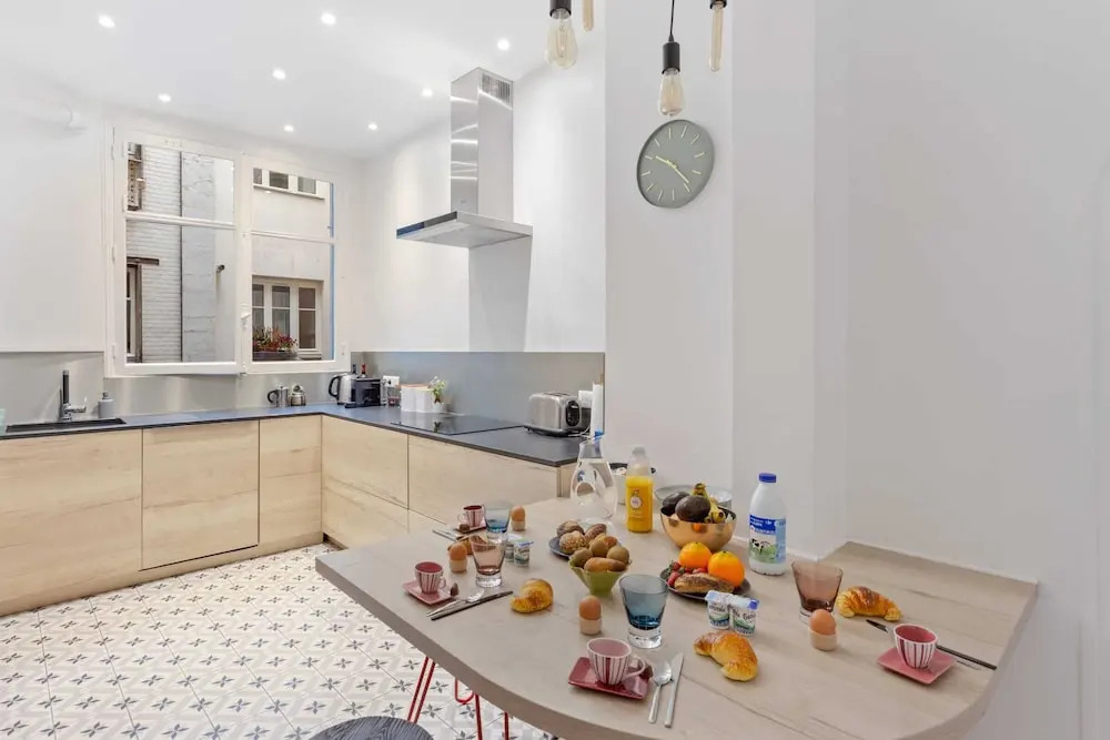 Luxury and Spacious Apartment in the Heart of Paris