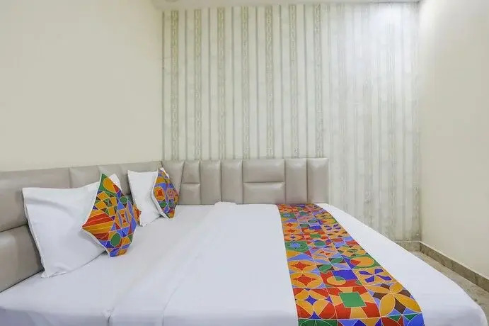 FabExpress Paradise Inn