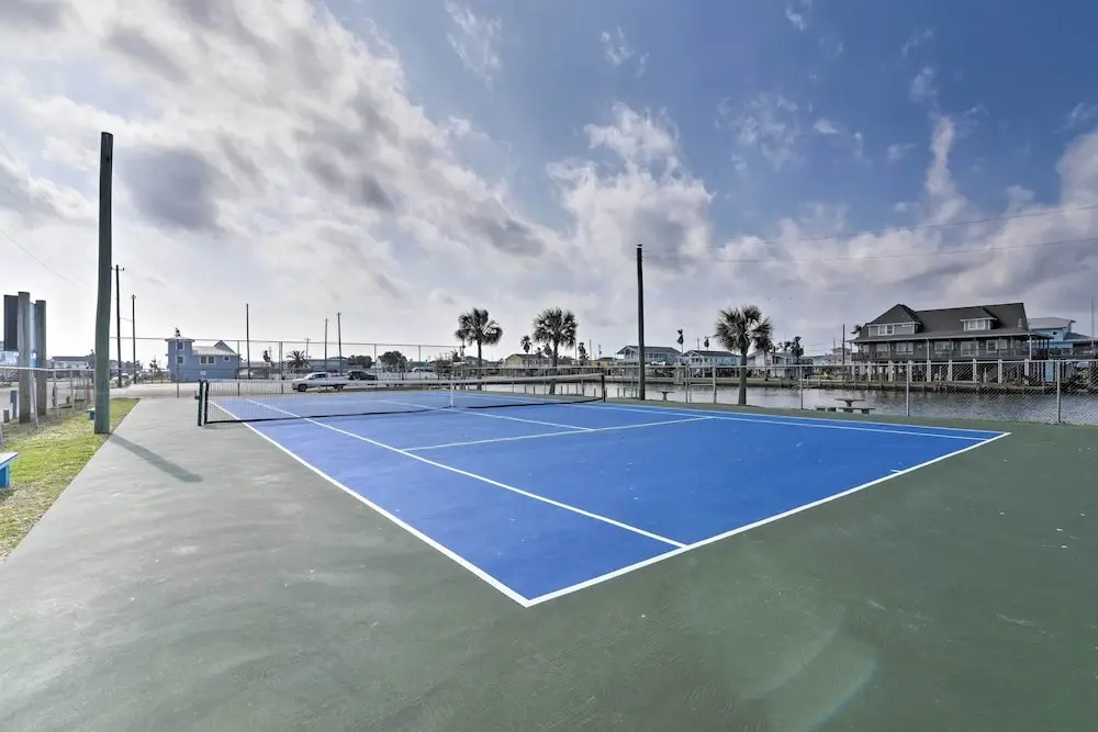 Sea Isle Retreat: Restaurant, Bar & Marina On-site