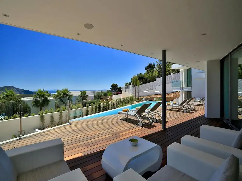 Modern Holiday Home With Vast Terracing