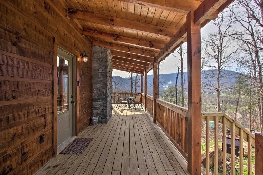 Smoky Mtn Log Cabin w/ Hot Tub & Panoramic Views!