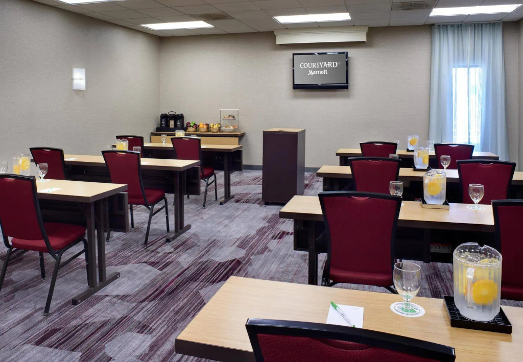 Courtyard by Marriott St. Louis Downtown West