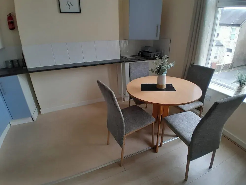 Blackpool - 2-beds - Sleeps 5 - Pet Friendly