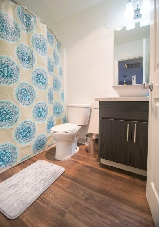 Prime Walking Distance to UCLA N309