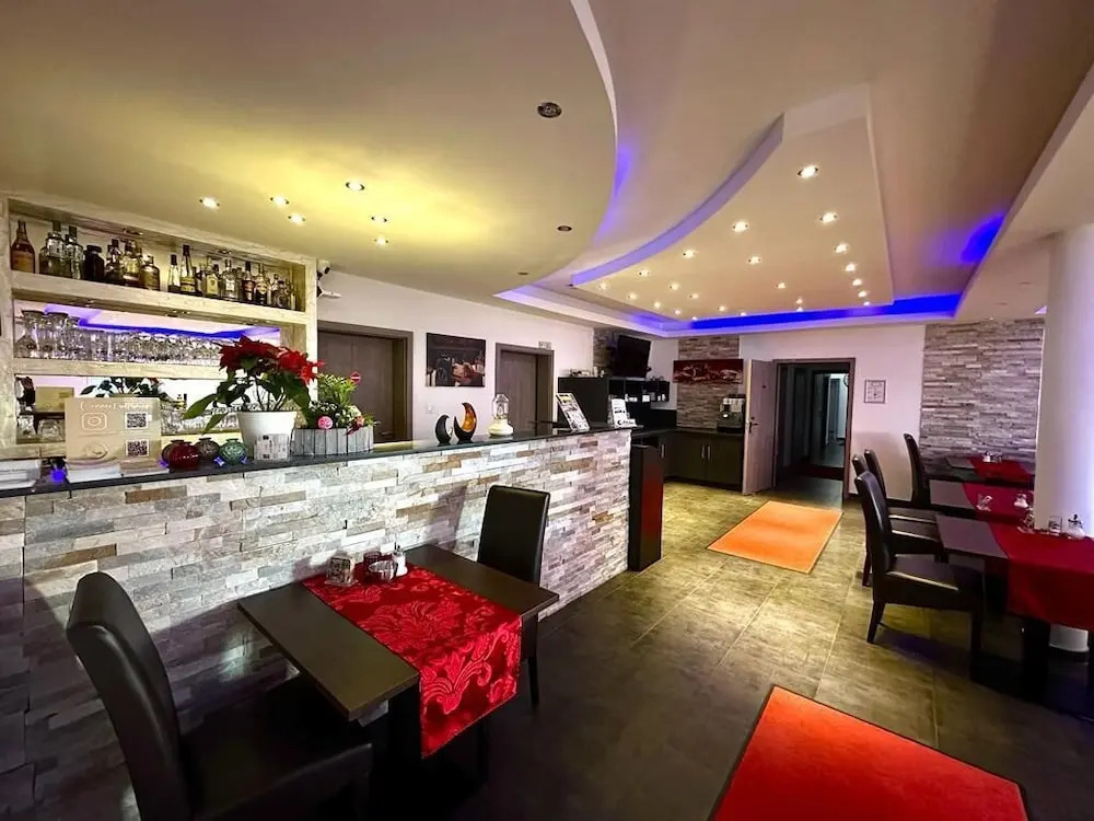 Ayhan Hotel