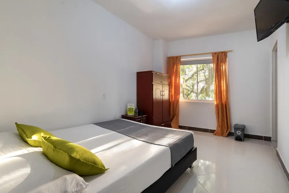 Hotel Imperio 70 by Ayenda Rooms