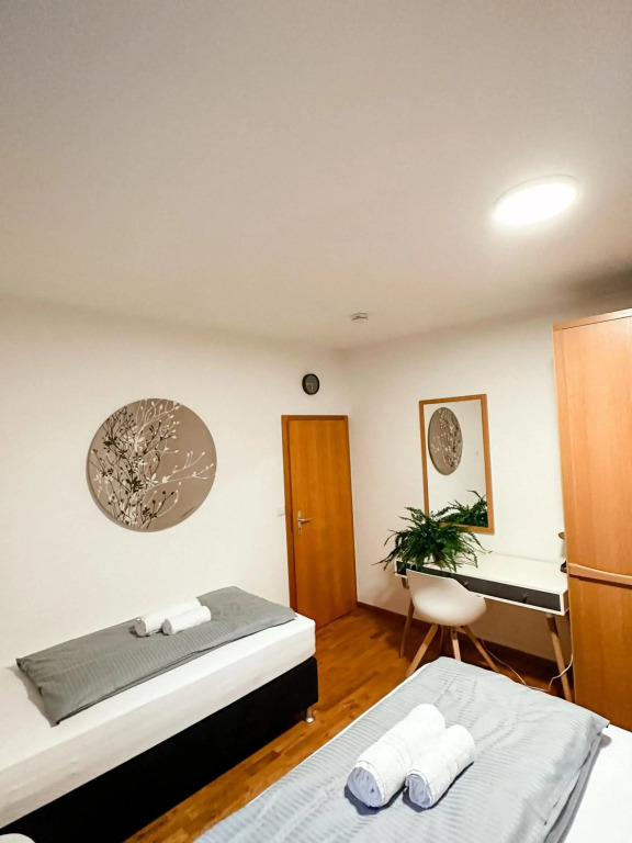 Suiteable Living - Boardinghaus mit Parkplätzen, WLAN und Waschraum