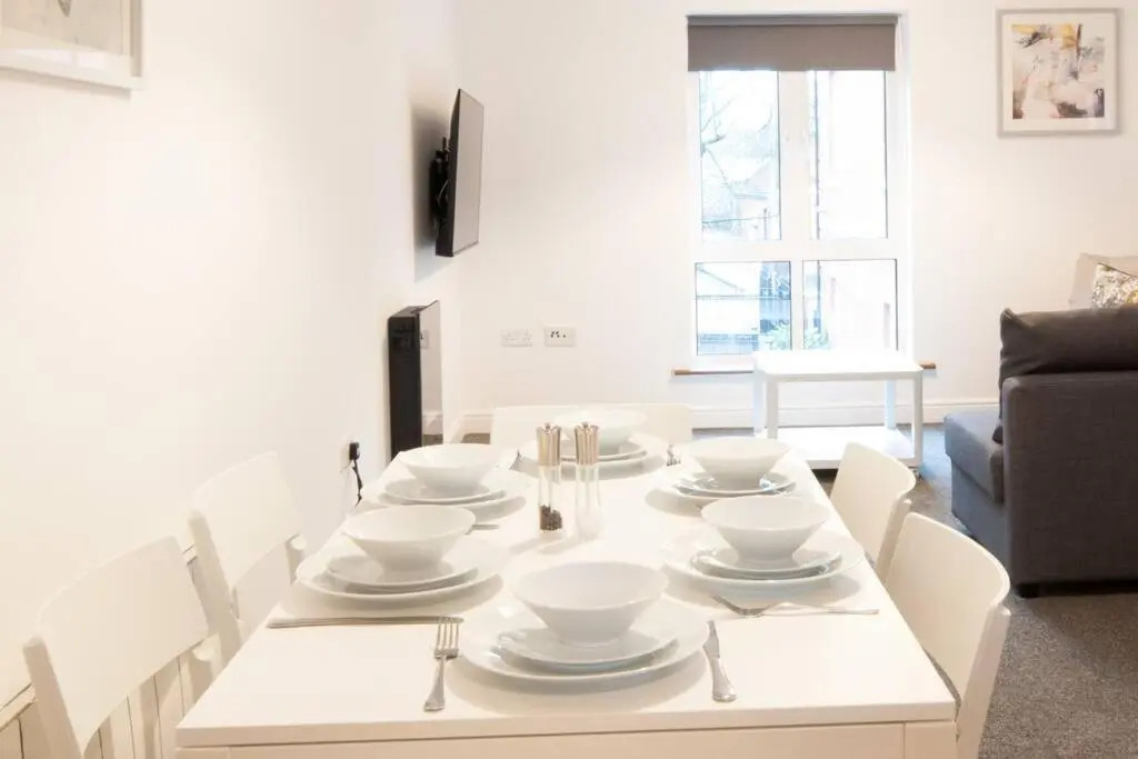 *NEW* Central Derby Apt, with Parking - Sleeps 6