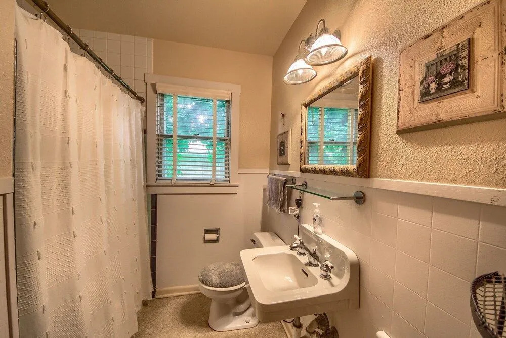 Das Mueller Guest Haus 3 Bedroom Home by RedAwning
