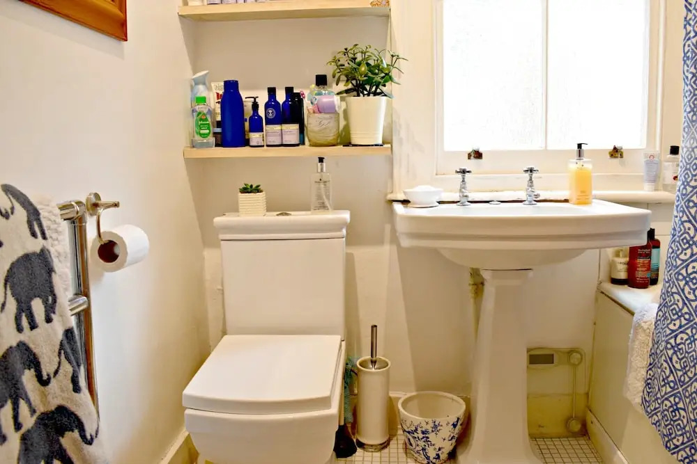 3 Bedroom Clapham Home With Patio
