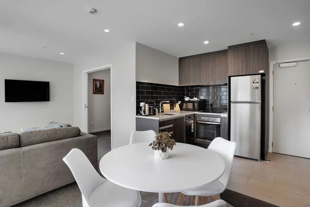 City Skyline Apartment near Myers Park