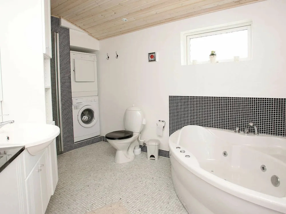 Pleasant Holiday Home in Hals With Whirlpool