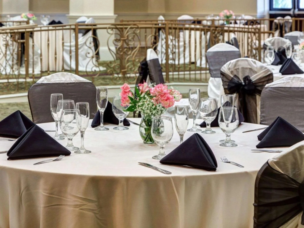 Clarion Inn & Suites Conference Center