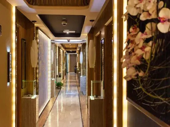 Elong Anyun Hotel (Shanghai Hongqiao International Airport Ziteng Road Subway Station)