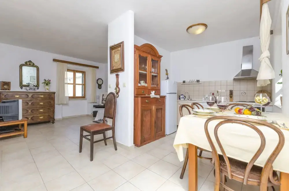 Apartments and Room Lucijo
