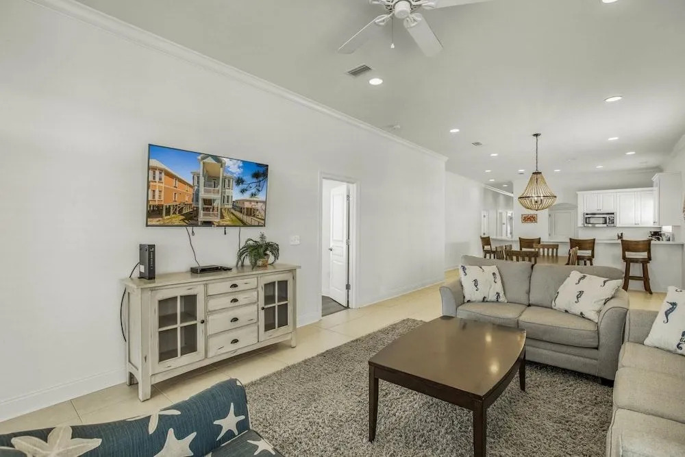 North Floor Pet-friendly Duplex on Little Lagoon