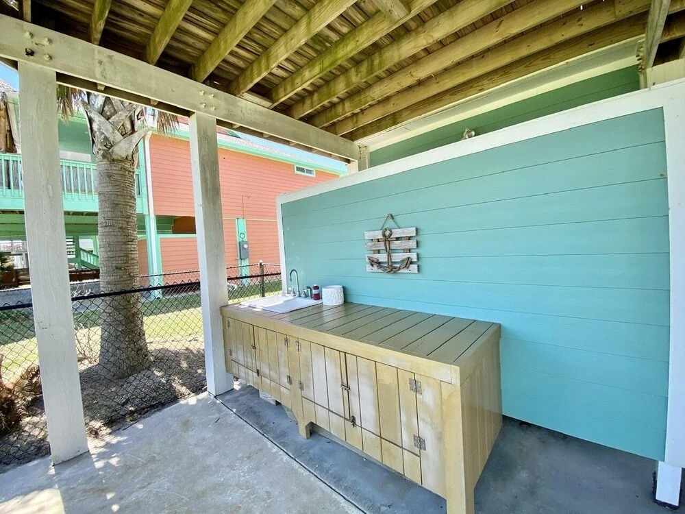Stay Salty 3 Bedroom Home by RedAwning