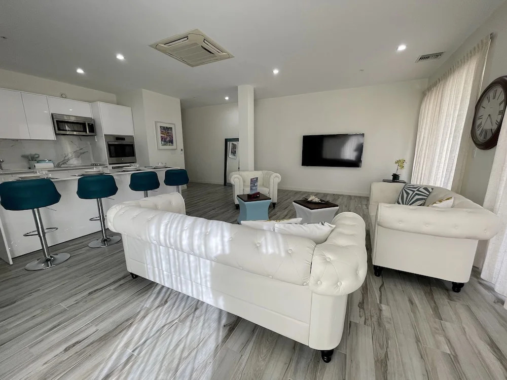 The Cove - Condo Hotel - Palm Beach Strip
