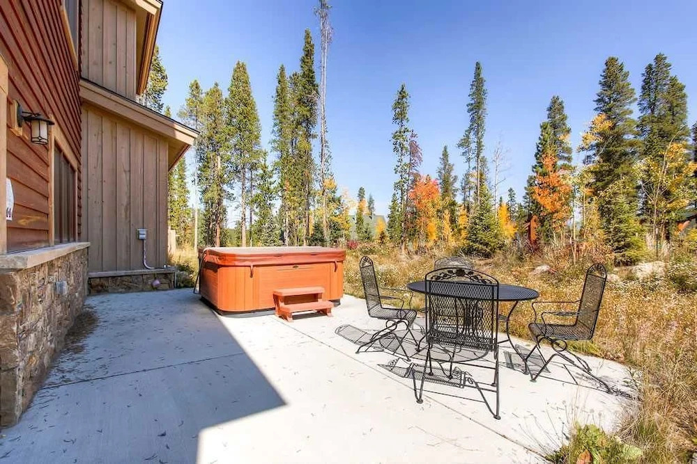Lone Hand Lodge
