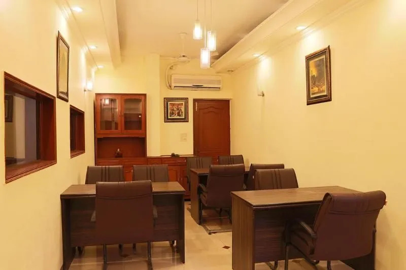 FabHotel Altus