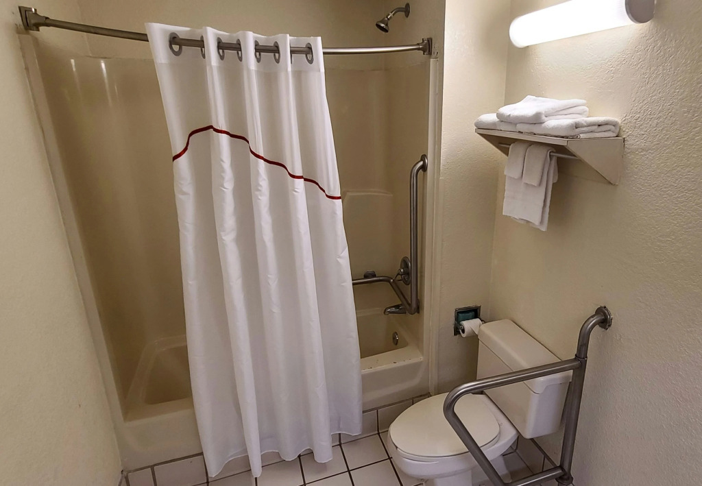 Red Roof Inn & Suites Cornelius - Lake Norman
