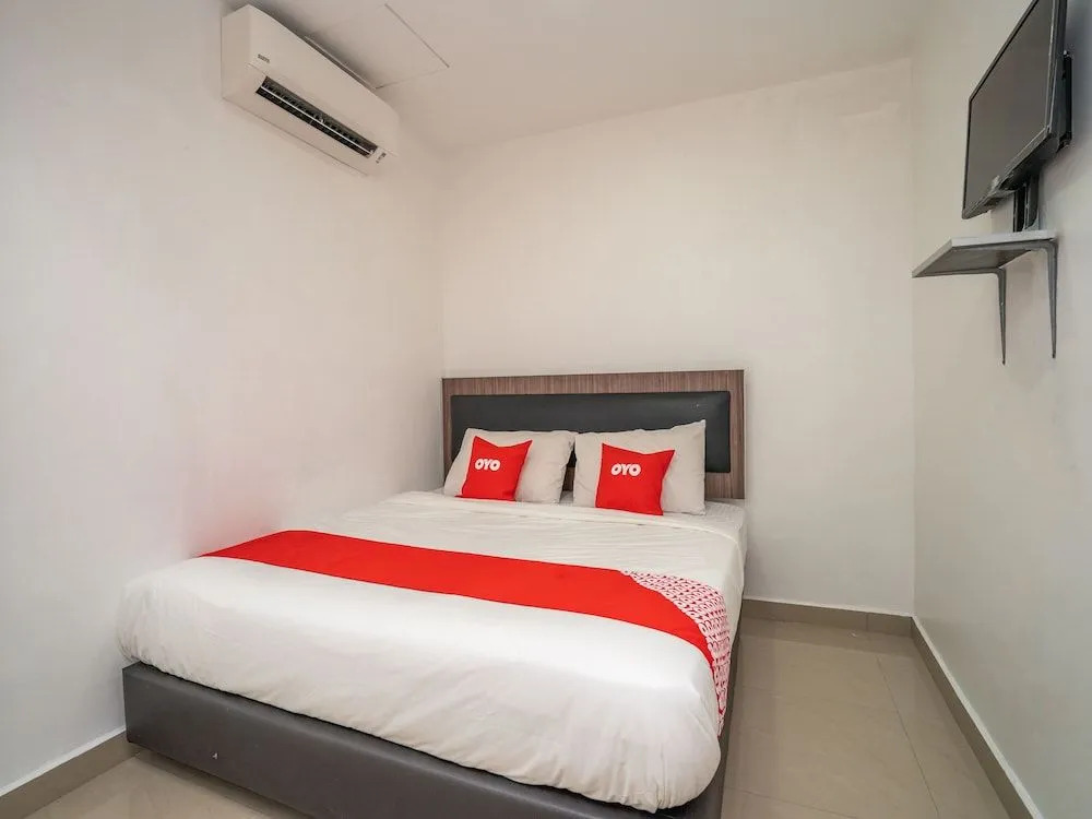 OYO 44093 VRM Hotel