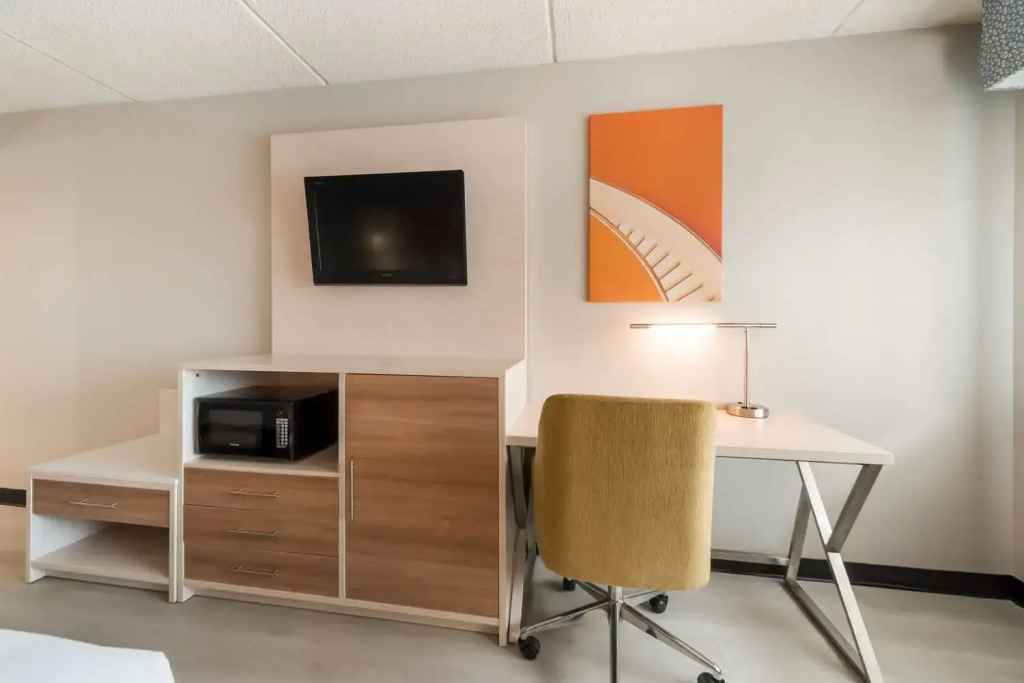 Holiday Inn Express & Suites Burlington - Mount Holly by IHG