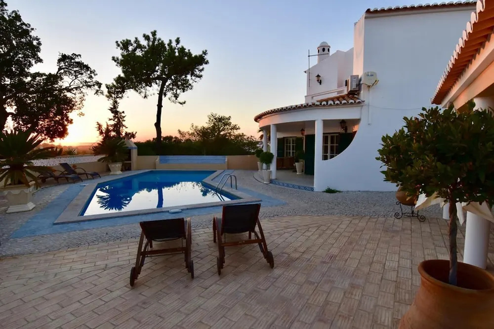Villa Casa Tulipa Sleeps 4 with Pool Garden & A c