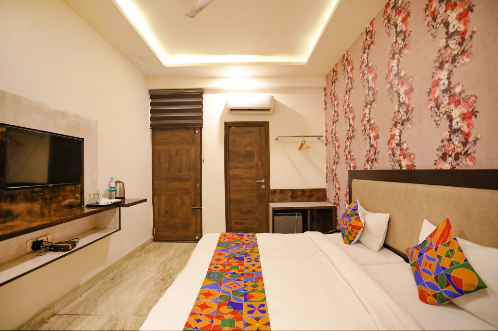 FabHotel Enaya Residency
