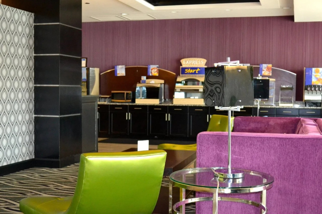 Holiday Inn Express & Suites Charleston Arpt-Conv Ctr Area by IHG
