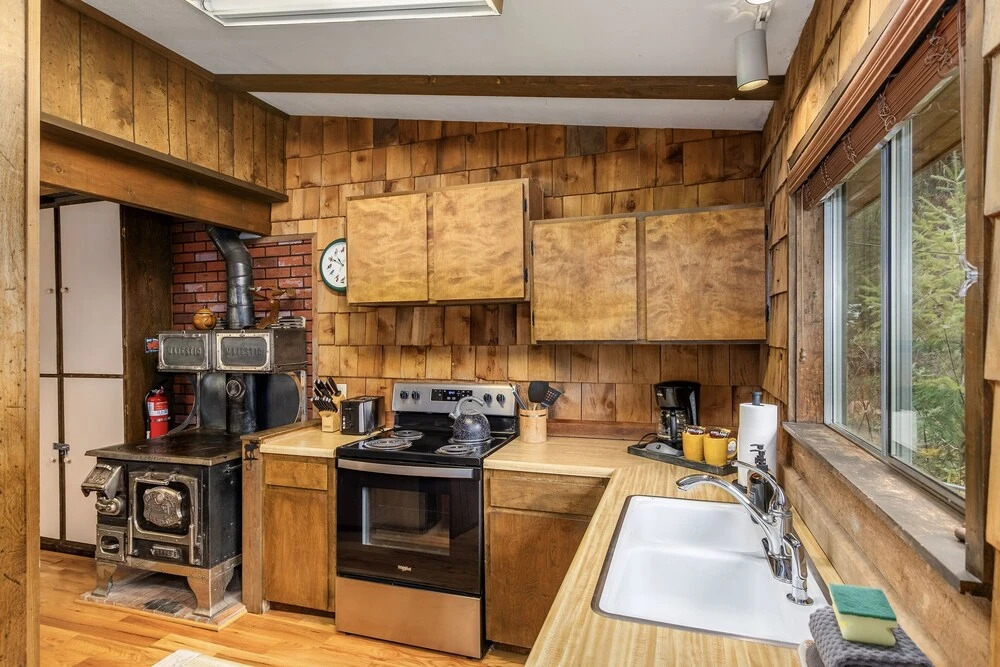 Rivers Edge 2 Bedroom Home by NW Comfy Cabins by RedAwning