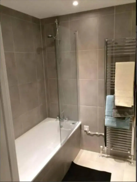 Notting Hill 2-bed Apt With Balcony, 1 min to Tube