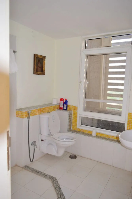 Vehomes Spacious Condo in Greater Noida