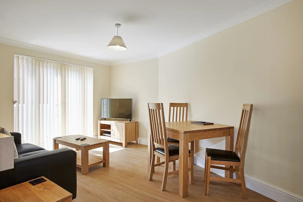 Gowring House Apartments by Esa Bracknell