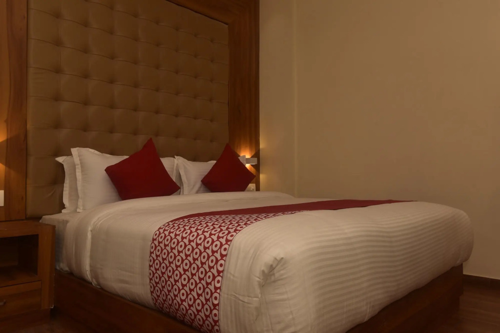 OYO 19615 Flagship Art Hotels