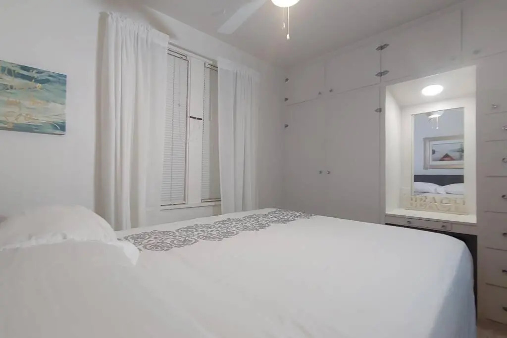 Huge historic, w/large yard & close to beach