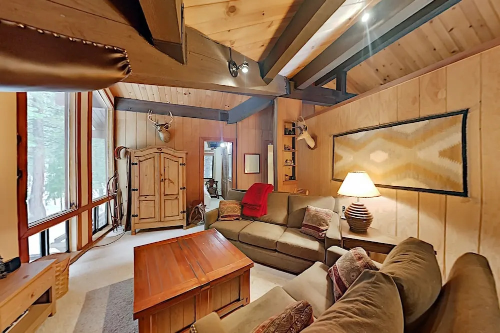 Grand Mountain Lodge W/ Tahoe Donner Amenities 4 Bedroom Home