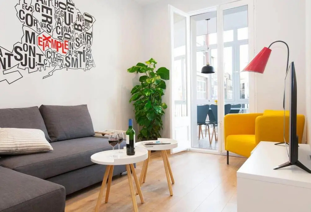 Perfectly located 4bed 4bath apartment in Barcelona 1 2