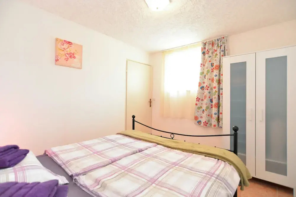 Apartment 669