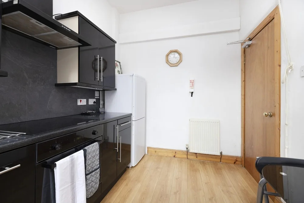 JOIVY Spacious 3 Bed Apartment In The Old Town