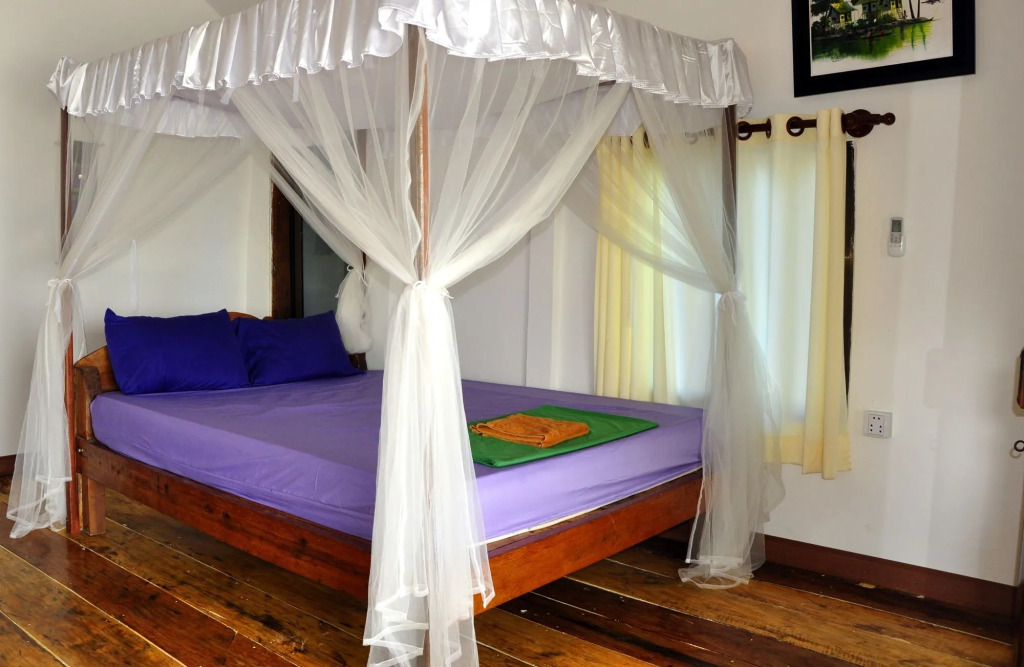 White Beach Bungalows