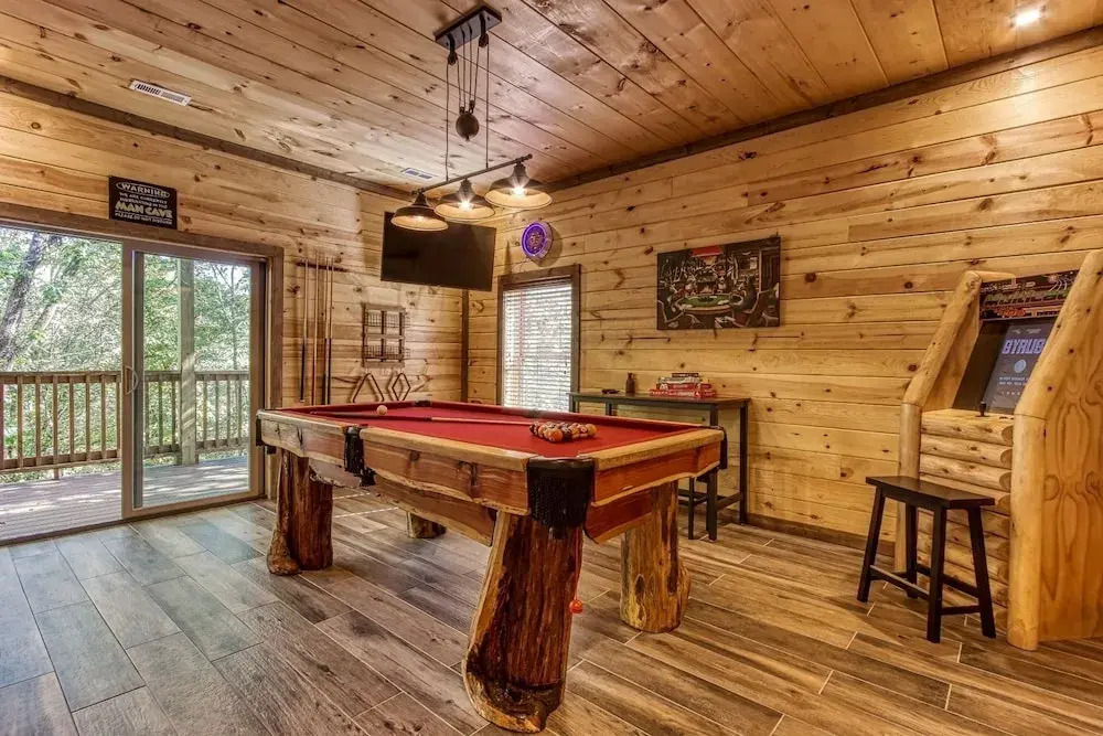 ERN822 - Smoky Oasis - Great Location, Private Indoor Heated Pool! cabin