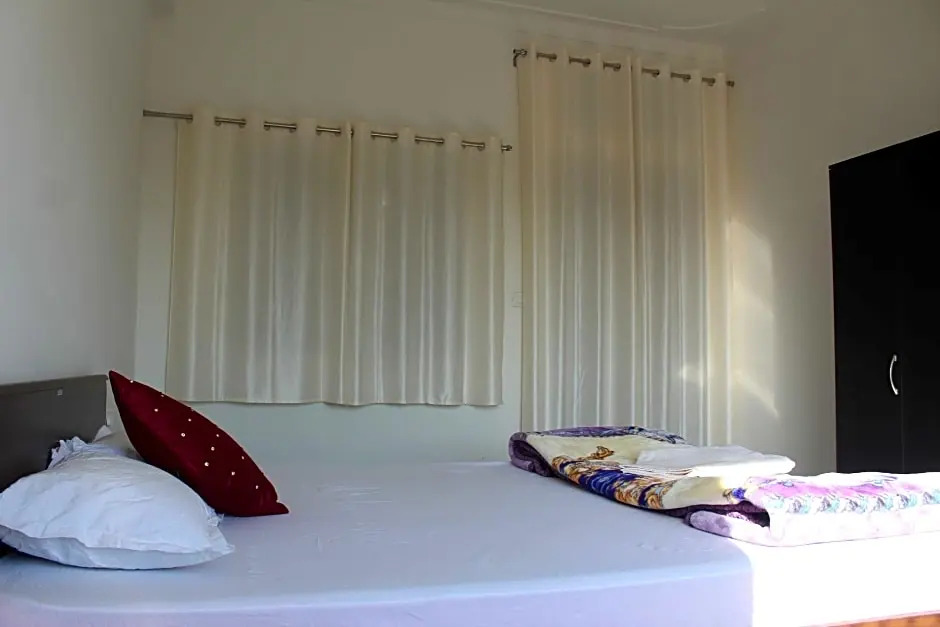 OYO HOME 84939 Choudhary White House
