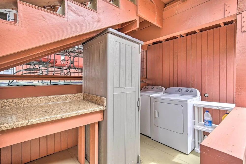 Peaceful Kailua-kona Escape w/ Shared Patio!