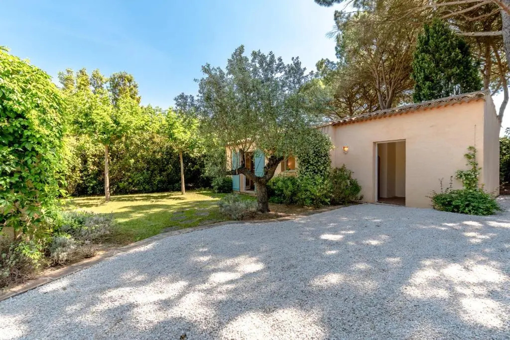 Splendid typical house with pool and large garden in St Tropez - Welkeys