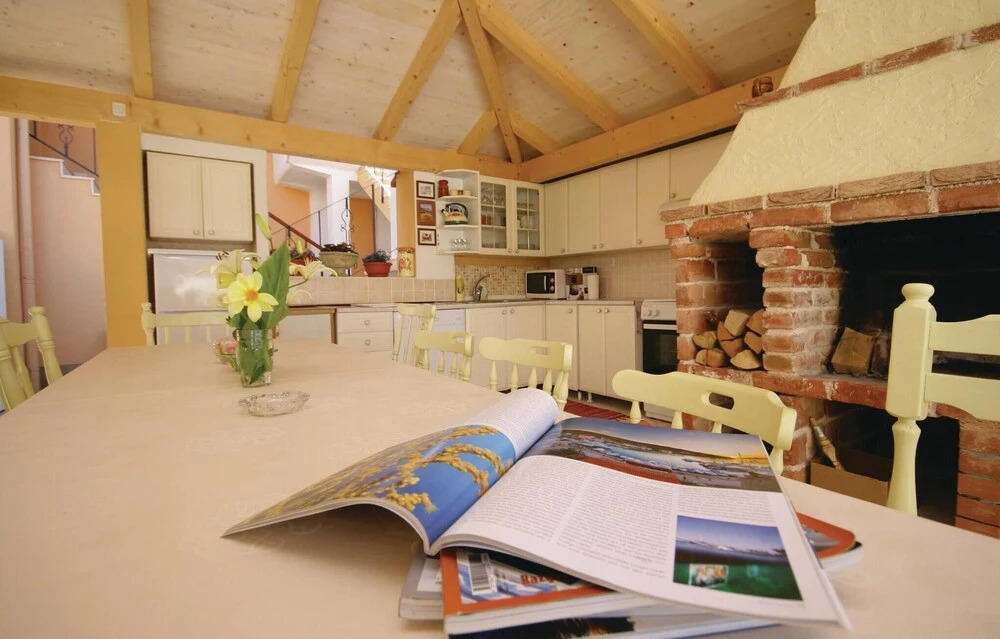 Beautiful Home in Brodarica With Wifi and 6 Bedrooms